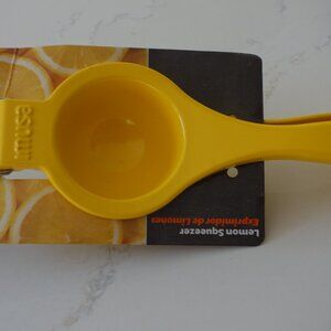 IMUSA Lemon Squeezer - Yellow New
